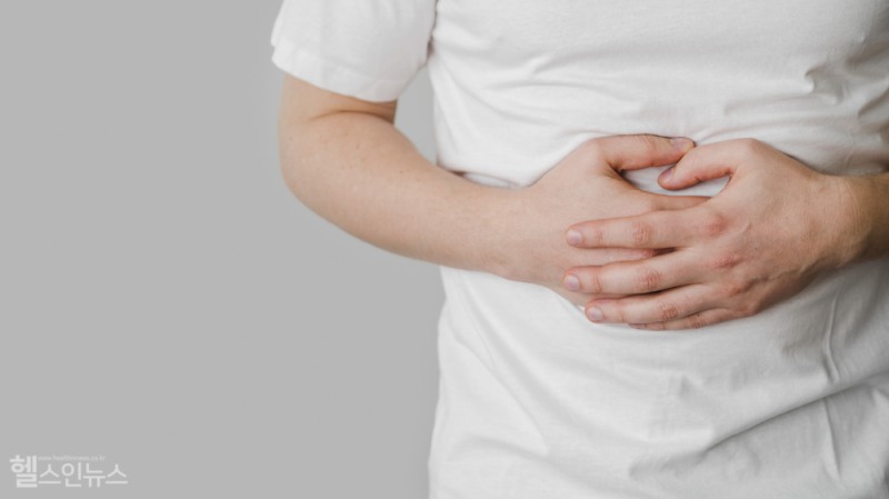 배탈은 세균·바이러스 감염이나 상한 음식 섭취, 과식·자극적인 음식 섭취로 인해 위장 기능이 일시적으로 약해지면서 발생한다. 위와 장의 운동이 불규칙해지고 염증이 생기면 복통과 설사, 메스꺼움 같은 증상이 나타난다. (클립아트코리아)