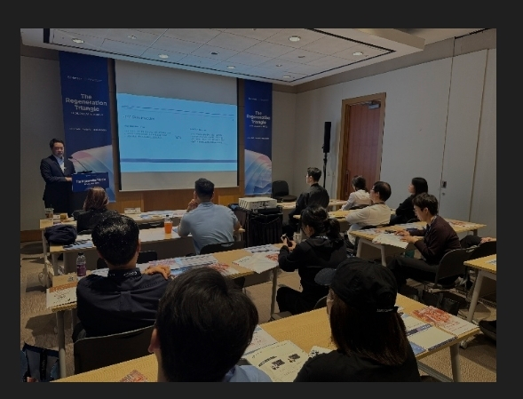 휴메딕스는 최근 ASLS(대한미용성형레이저의학회)와 함께 미용의료기기 박람회 및 추계학술대회를 개최했다. 사진은 브이에스라인의원 압구정점 최웅 대표원장이 강연하고 있다.