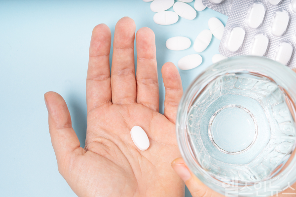 A study has found that discontinuing aspirin before non-cardiac surgery does not significantly alter the risk of major complications for patients with coronary stents. (Photo provided by ClipArtKorea)