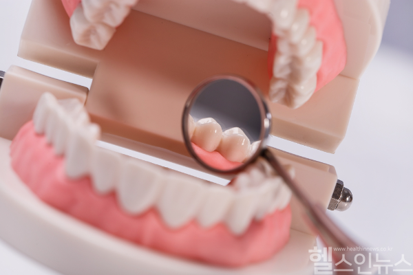 잇몸병이 있는 여성은 유방암 발병 위험이 더 높아, 올바른 구강 관리가 중요하다. (사진 제공=클립아트코리아)