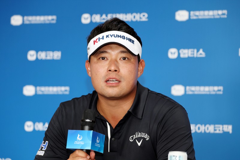 이승택이 질문에 답하는 모습. /KPGA