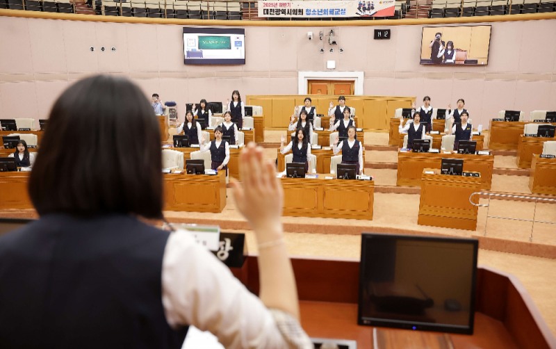 대전시의회, 호수돈여자중학교 시외회 체험...민주적 절차·과정 배워