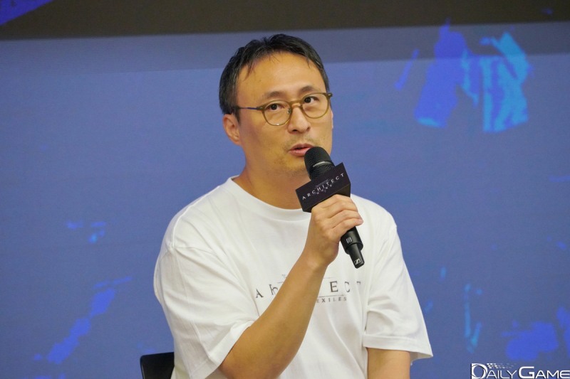 서비스의 방향성에 대해 소개한 김민규 실장.