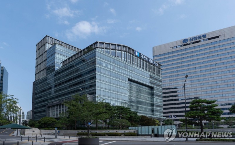 지난해 AI 민간 투자 규모가 미국의 80분의 1에 불과한 것으로 드러나 대규모 투자가 절실한 것으로 지적됐다. 사진=대한상의, 연합뉴스