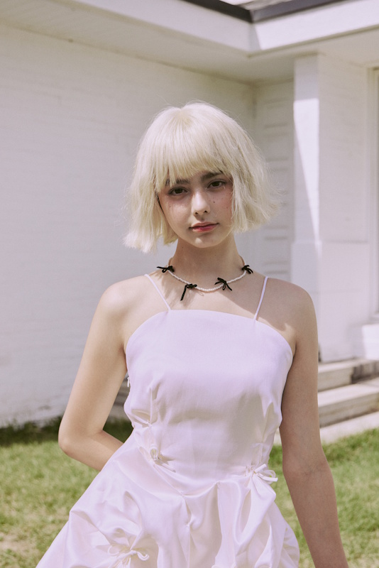 아이사, 데뷔 싱글 ‘Skate to Stage’ 두 번째 콘셉트 포토 공개…‘로즈 핑크’로 피어나는 무대의 온기