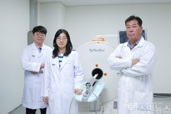 한국원자력의학원 연구팀. (좌측부터) 안재훈 연수연구원, 엄새란·이용진 박사 (사진 제공=한국원자력의학원)