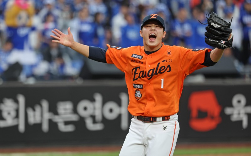 환호하는 문동주. 사진=연합뉴스