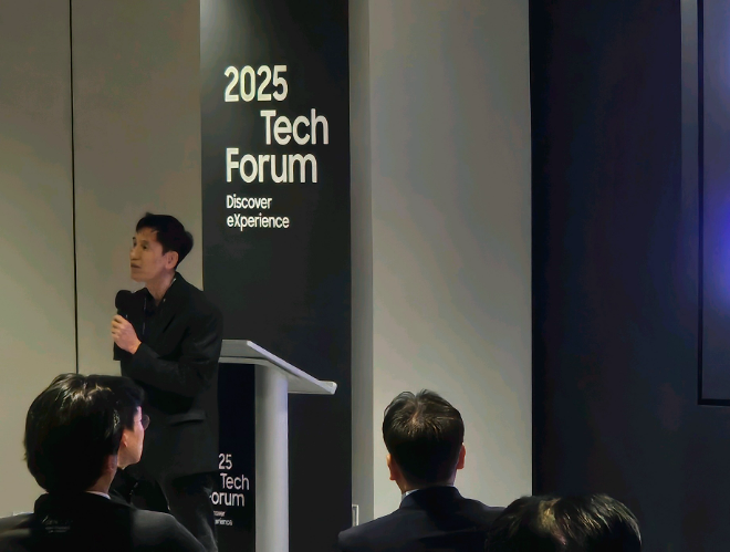 지난 17일(현지시간) 미국 실리콘밸리에서 열린 '2025 테크 포럼'에서 삼성전자 삼성리서치 AI센터장 김대현 부사장이 발표를 하고 있다.