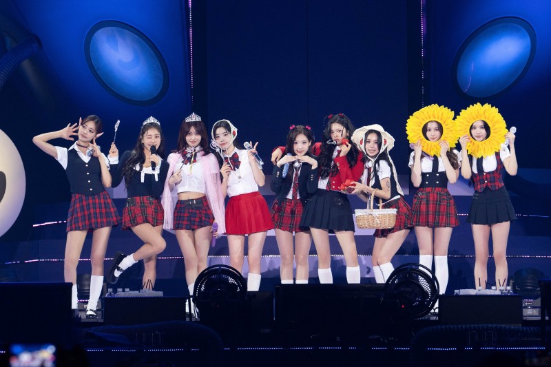 트와이스, 벌써 데뷔 10주년…팬 미팅으로 자축