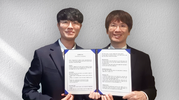 대체불가능회사 이충 대표(좌)와 서울다나운네트워크 이승화 대표