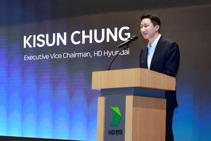 정기선 HD현대 수석부회장이 HD현대 글로벌R&D센터에서 열린 '한·미 조선협력 전문가 포럼'에서 개회사를 하고 있다. /제공=HD현대