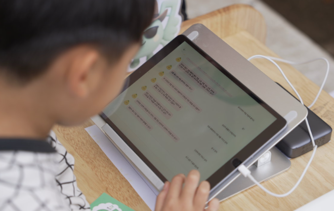 AI 전문 유아교육기업 무궁유교(WITTY)가 지난 주말 열린 ‘서초 AI 페스타’에 참가해, 자사 AI 기반 유아교육 플랫폼 ‘인파이니 키즈(Infiny Kids)’를 활용한 체험형 교육 프로그램을 선보였다.