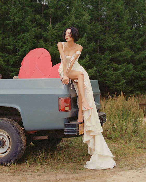 화사 ‘Good Goodbye’, 국내 주요 음원 차트 최상위권 진입…흥행 청신호