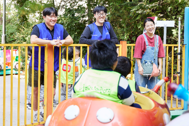 효성 임직원이 장애 전문 보육 기관인 서울베다니어린이집을 방문해 봉사활동을 하는 모습 ⓒ효성