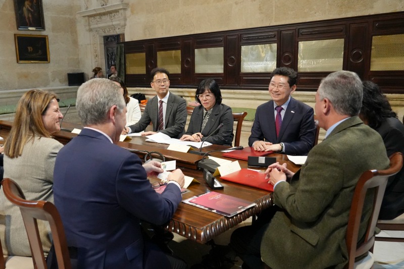 스페인 세비야 방문해 호세 루이스 산즈 시장과 우호교류의향서 교환