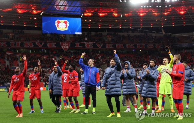 승리를 기뻐하는 PSG 선수들 / 사진=연합뉴스