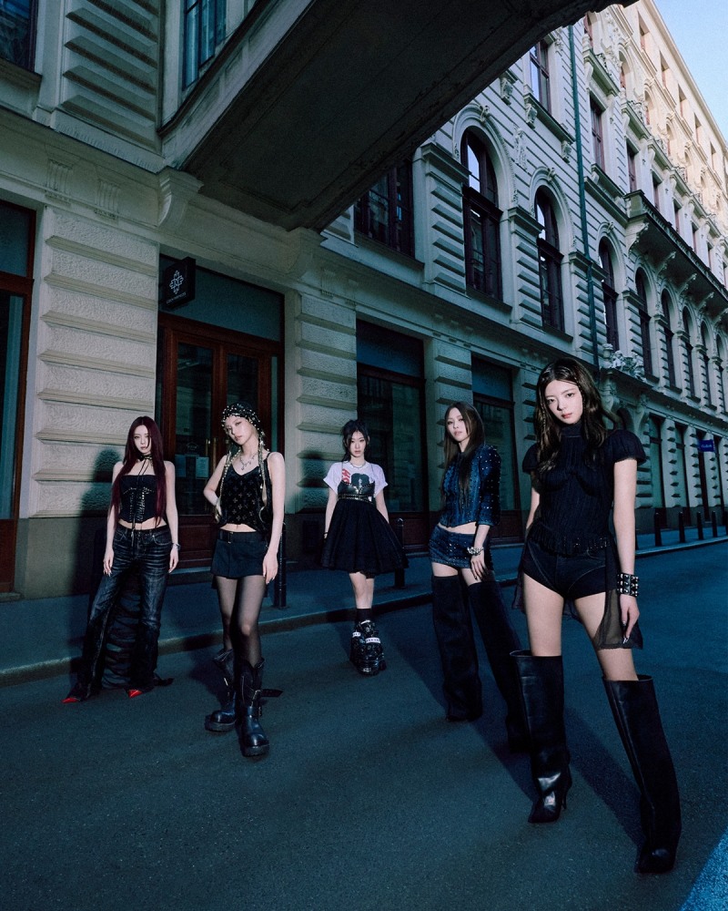 ITZY, 새 미니 앨범 콘셉트 포토 추가 공개…도회적 아우라