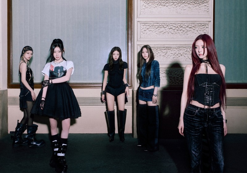 ITZY, 새 미니 앨범 콘셉트 포토 추가 공개…도회적 아우라
