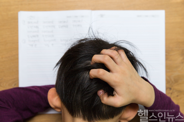 언어 발달 지연은 조기 개입이 중요하며, 개별 언어치료와 그룹 치료를 연계한 단계적 접근이 효과적이다. (사진 제공=클립아트코리아)