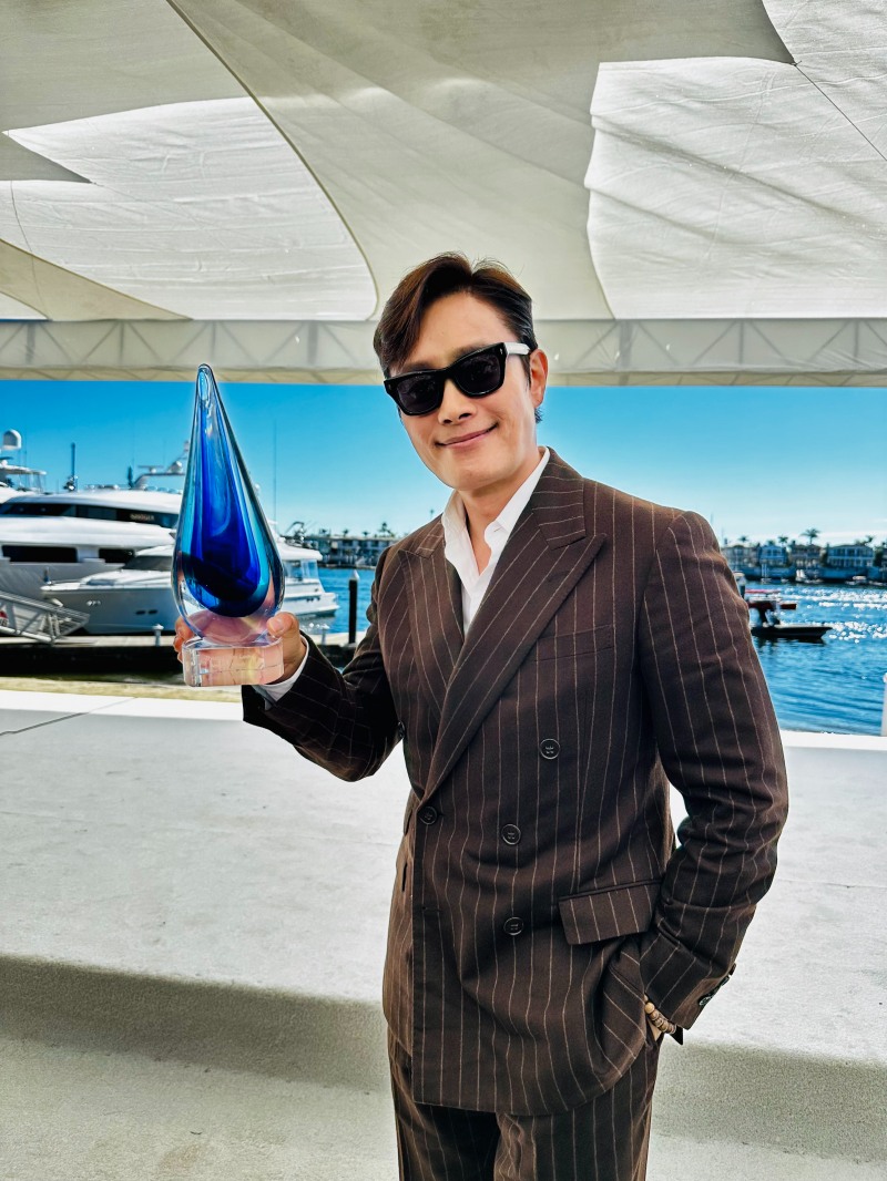 ‘어쩔수가없다’ 이병헌, 토론토국제영화제에 이어 뉴포트비치영화제 ‘Artist of Distinction’ 수상 쾌거