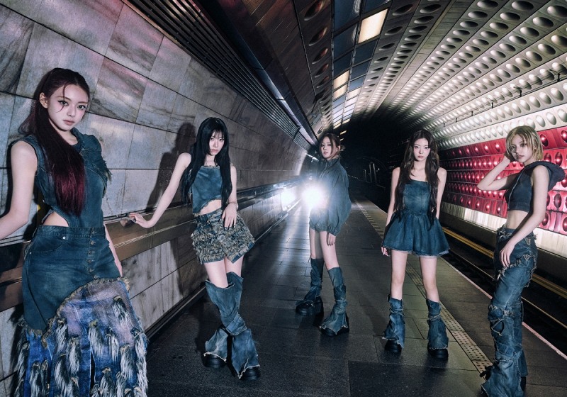 ITZY, 입체적 공간감 돋보이는 새 앨범 ’TUNNEL VISION‘ 콘셉트 포토 오픈…5인 5색 데님 스타일링 완벽 소화