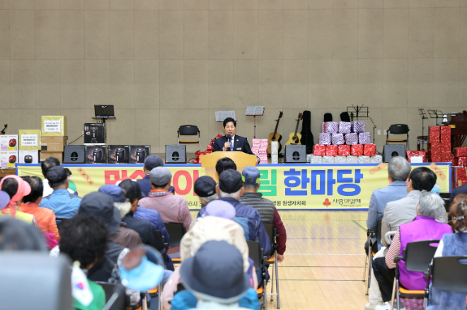 ‘소록도 주민 어울림 한마당’ 행사에서 축사를 하고 있는 공영민 고흥군수. ⓒ 고흥군
