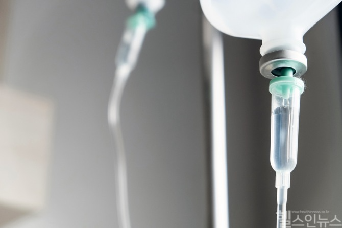 수액은 건강보조제가 아닌 의학적 치료 행위로, 반드시 의료진의 처방과 관리 아래 투여해야 한다. (이미지 제공=클립아트코리아)