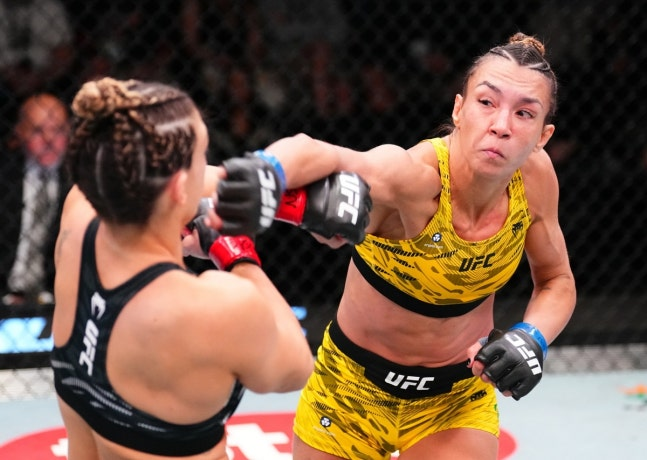 매켄지 던의 강력한 펀치 / 사진=UFC 제공. 연합뉴스