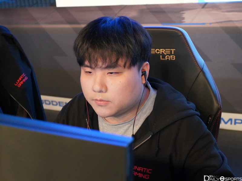 루나틱이 파울에 완승을 거뒀다.
