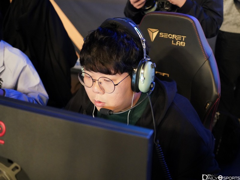 핀프가 퍼제와의 풀세트 난타전서 승리했다.