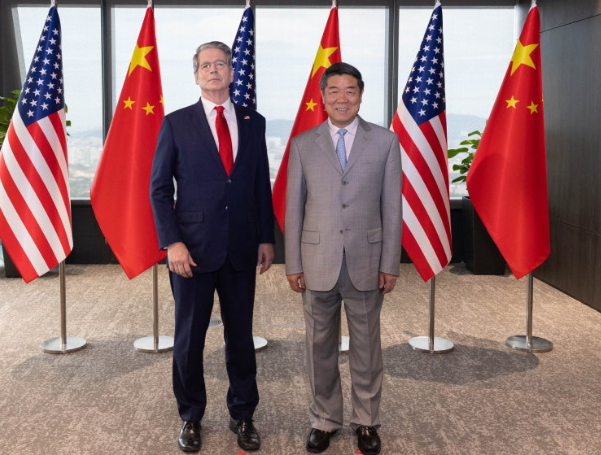 (상보) 美베선트 “中, 희토류 통제 1년 유예…트럼프 추가관세 철회”