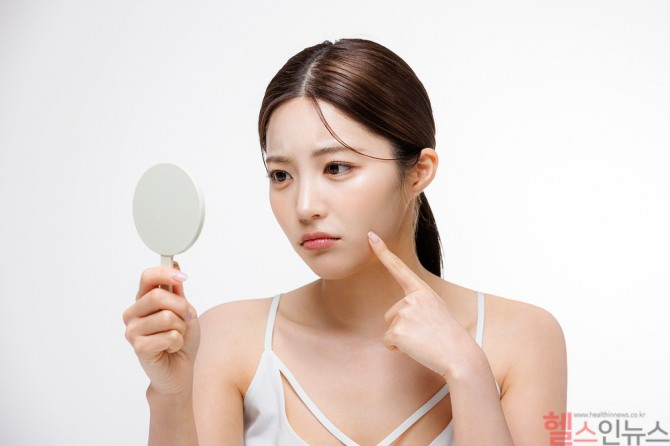 점은 대부분 양성이지만, 일부는 피부암의 초기 신호일 수 있다. 제거 전 정확한 진단과 사후 관리가 중요하다. (이미지 제공=클립아트코리아)