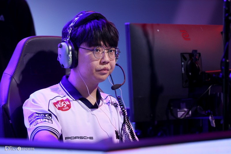 '유민' 김유민과의 난타전서 생존에 성공한 '찬' 박찬화.