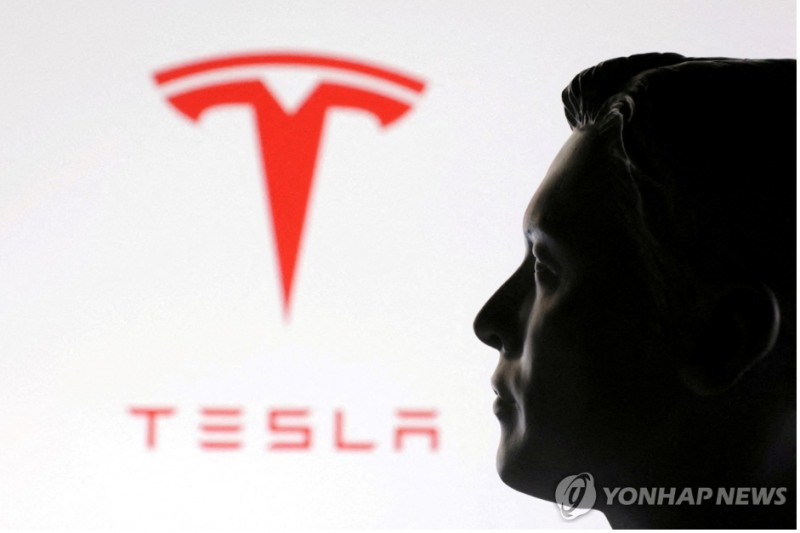 일론 머스크 CEO가 1조달러의 보상안이 주주총회에서 통과되지 않으면 회사를 떠날 것이라고 이사회 의장이 경고했다. 사진=로이터통신, 연합뉴스
