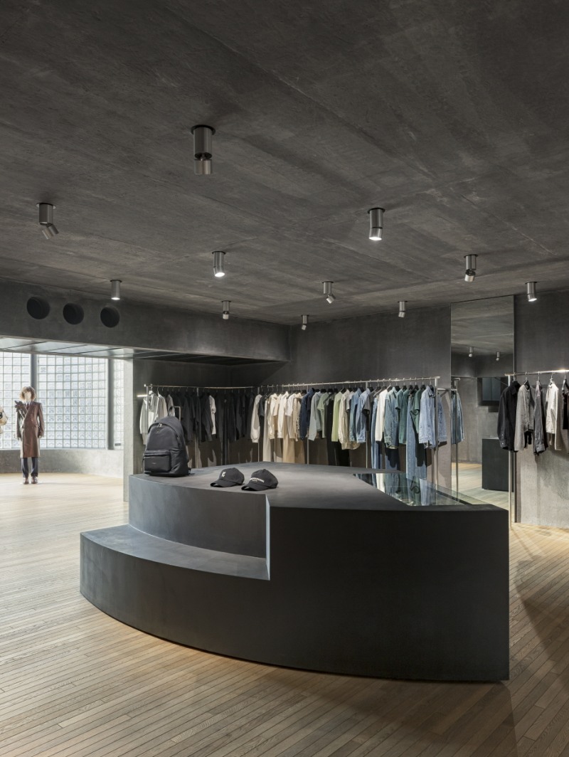 우영미, 한국 첫 단독 플래그십 스토어 ‘우영미 이태원’ 공개