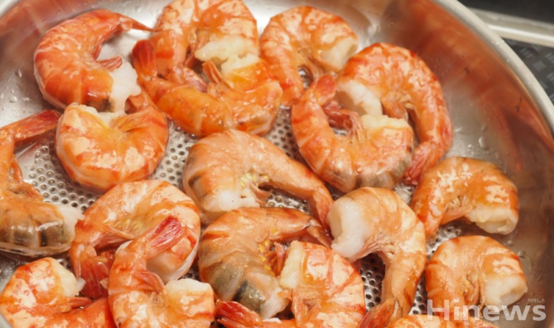 대하 소금구이는 껍질째 굽는 방식으로 불향과 감칠맛을 살리며 껍질 속 칼슘과 키토산까지 함께 섭취할 수 있는 영양 가득한 조리법이다. (이미지제공=클립아트코리아)