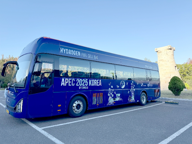SK이노베이션은 오는 31일까지 경북 경주시 '아시아태평양경제협력체(APEC) 최고경영자 회의(CEO 서밋) 2025' 일대에서 운행하는 수소 셔틀버스 ⓒSK이노베이션