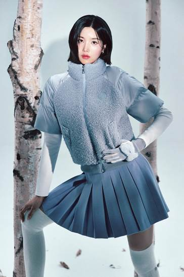 권은비, "눈처럼 맑고 차갑게"… 와이드앵글 겨울 화보서 절정의 우아함