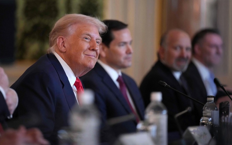 도널드 트럼프 미국 대통령이 2025년 10월 28일 일본 도쿄 아카사카 궁에서 다카이치 사나에 일본 총리와의 회담 중 모습을 보이고 있다. 트럼프 대통령은 오는 30일 한국에서 중국 시진핑 주석과 정상회담을 가질 예정이다. (사진 제공=앤드류 하르닉, 게티이미지 via AFP / 연합뉴스)