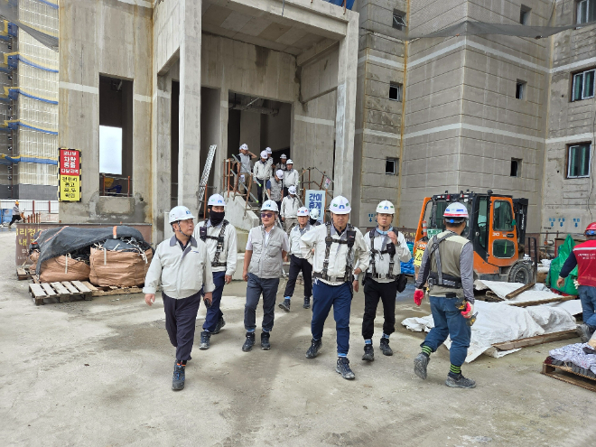 지난 23일,24일 중흥그룹이 인천 검단지구 AB20-2블록 공사현장에서 안전·품질 합동점검을 수행했다. ⓒ 중흥그룹