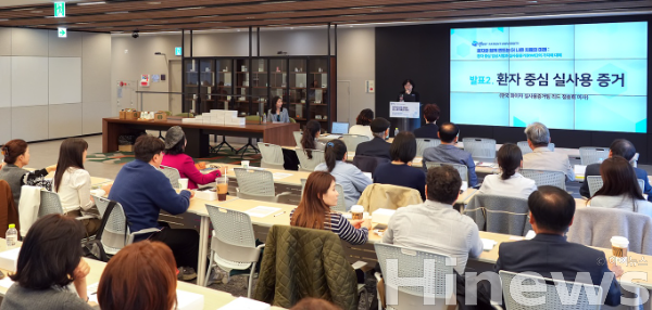 정승희 한국 화이자 실사용증거팀 리드 이사가 제4회 ‘화이자 페이션트 유니버시티’에서 강연하고 있다. (사진 제공=한국화이자제약)