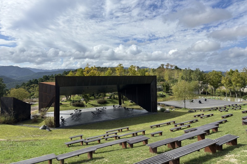 대구 군위 사유원, 야외 공연장 ‘심포니 6’서 11월 특별 이벤트 개최…”가을 미식과 예술의 향연”