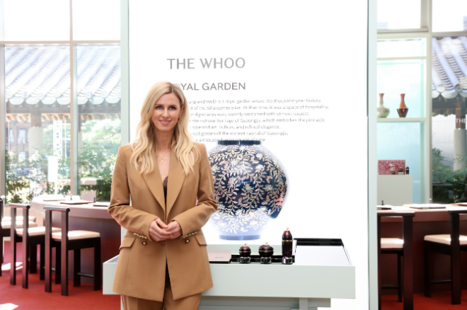 지난 27일 LG생활건강 더후 아트 헤리티지 라운지 행사장을 방문한 니키 힐튼. ⓒ LG생활건강