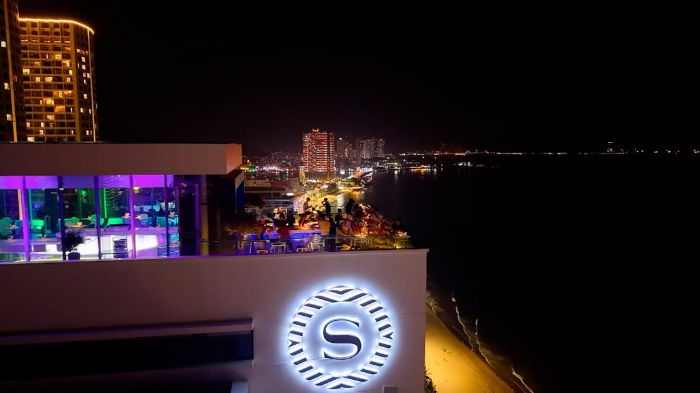 쉐라톤 나트랑 호텔&스파 앨티튜드 루프탑 바&라운지. 사진 제공 HNM KOREA