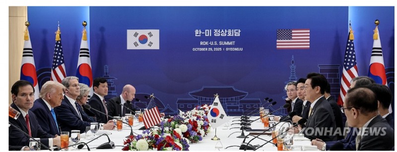 이재명 대통령과 도널드 트럼프 미국 대통령이 29일 경북 경주박물관에서 한미 정상회담을 하고 있다. 사진=대통령실통신사진기자단