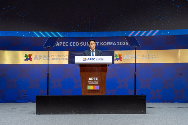 오경석 두나무 대표가 APEC CEO 서밋에서 기조 연설을 하고 있다. ⓒ 두나무
