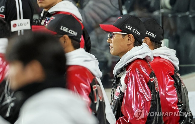 선수들 바라보는 염경엽 감독 / 사진=연합뉴스