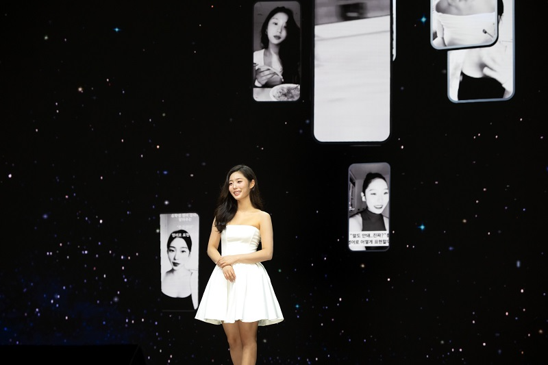 엔피 XR 스테이지에서 촬영 중인 에이미