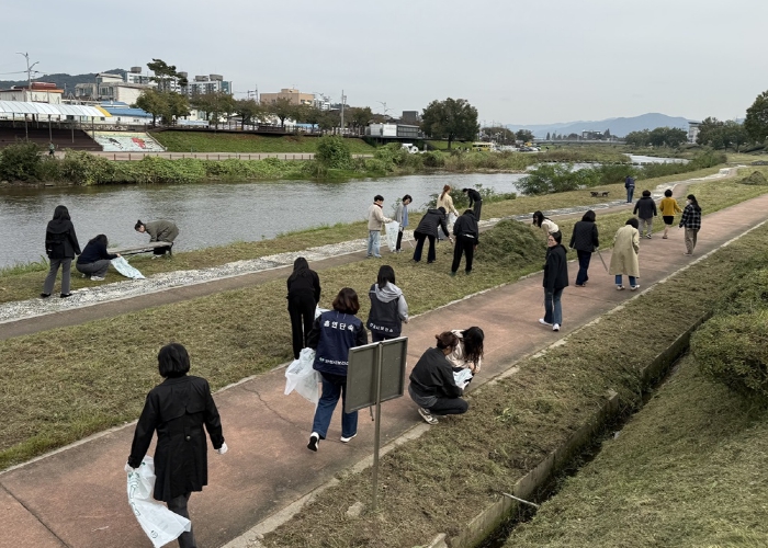 안성시보건소 건강증진과, 안성천변 환경정화로 깨끗한 건강도시 만들기 앞장 (이미지 제공=안성시)
