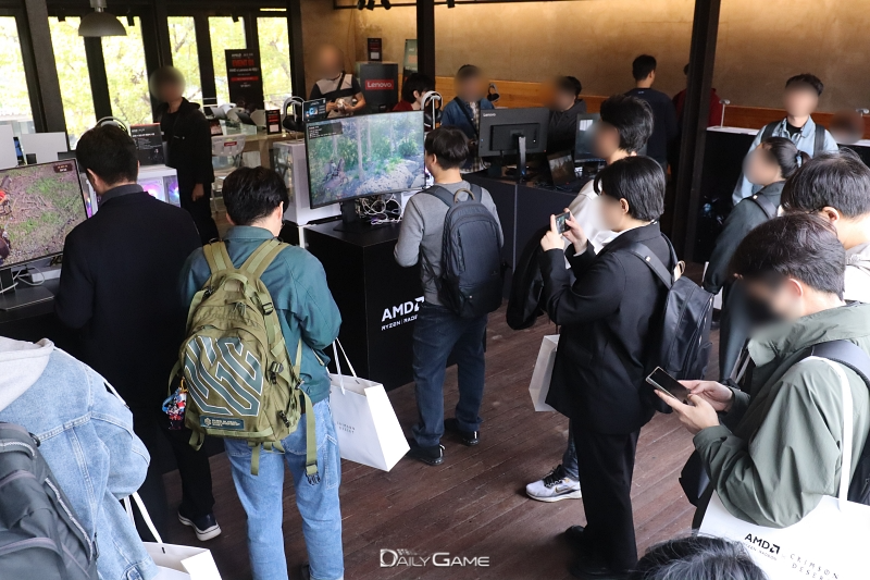 2층 입석 체험 공간은 자유롭게 플레이할 수 있다.